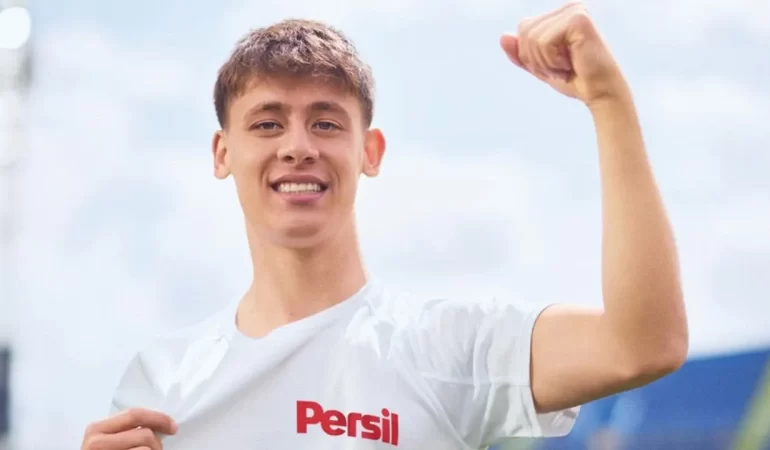 persil-arda-guler-ile-imaj-temizligi-yapiyor