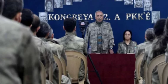 PKK kendini feshetti