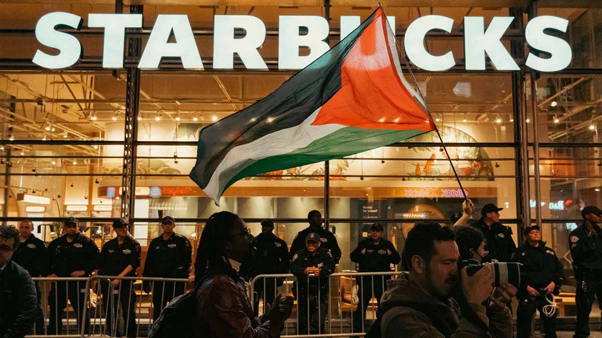 Starbucks, boykotların etkisiyle mağaza kapatıyor