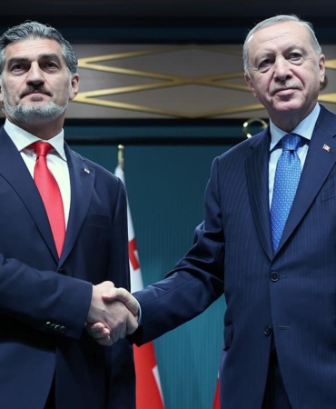 erdogan-kavelashvili-ile-ucak-kazasini-gorustu