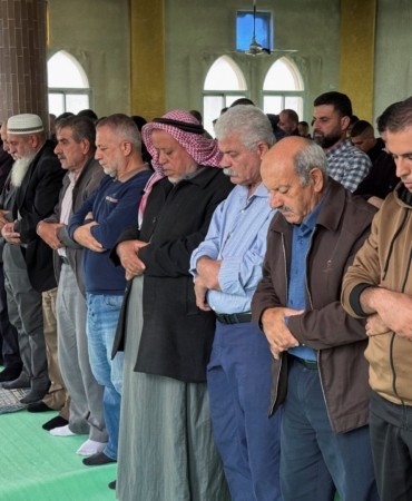 filistinliler-cuma-namazini-israillilerin-saldirdigi-camide-kildi