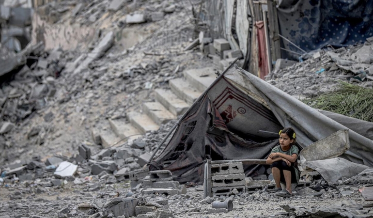 israil-ateskese-ragmen-gazzede-evleri-yikmayi-surduruyor