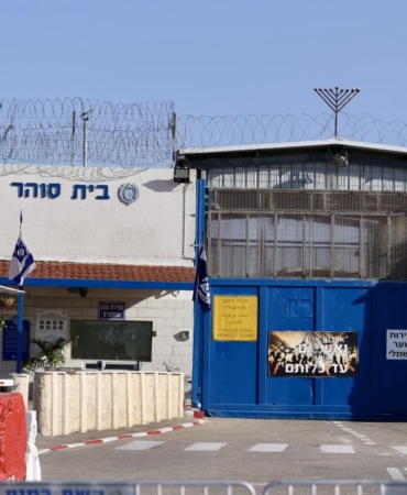 israil-misira-sinir-disi-edilen-filistinli-esirlerin-ailelerini-engelliyor