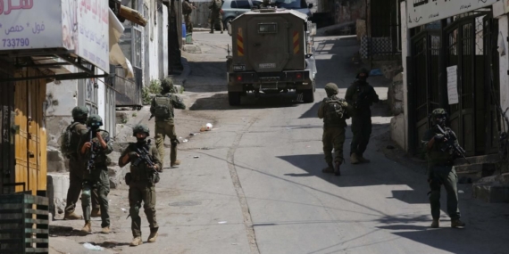 İsrail ordusu, Nablus’ta bir Filistinli genci öldürdü ve cesedine el koydu