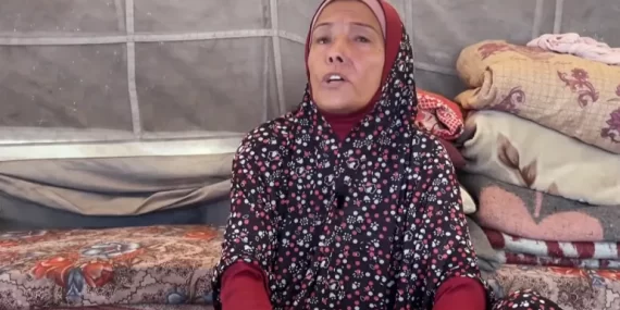İsrail saldırısında kör olan Filistinli kadın, ailesi için fırın açtı