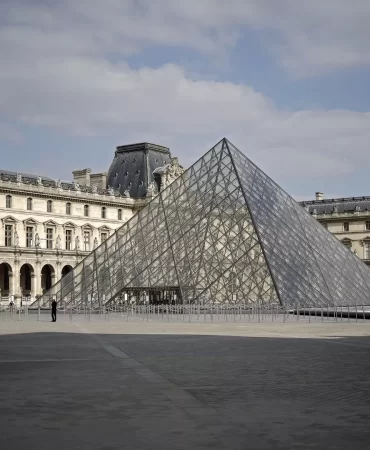 louvre-muzesinde-guvenlik-skandali-sifre-louvre-cikti