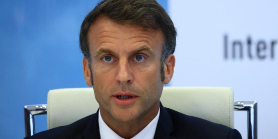 Macron: Sosyal medya demokrasinin istikrarını tehdit ediyor