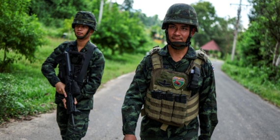 Tayland, barış anlaşmasını askıya alıp Kamboçya’ya ateş açtı