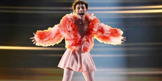 Eurovision şampiyonu Nemo ödülünü iade etti