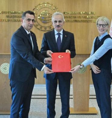 755x390-turkiye-ve-ingiltere-arasinda-hidrojen-yakitli-tren-protokolu-imzalandi-826