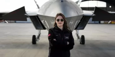 JPhu-gokyuzunde-kadin-imzasi-kizilelmanin-pilot-ekibinde-elif-ergin.jpg