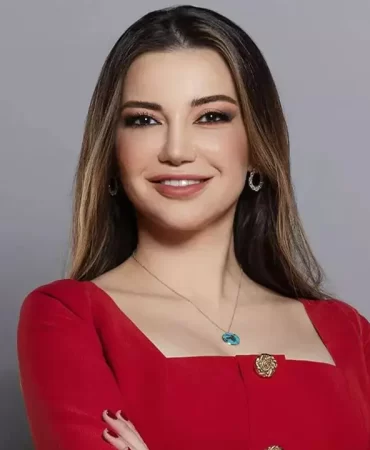 esra_ezmeci_kimdir_ve_kac_yasindadir_evli_mi_esra_ezmeci_kitaplari_1658298115_6308.jpg