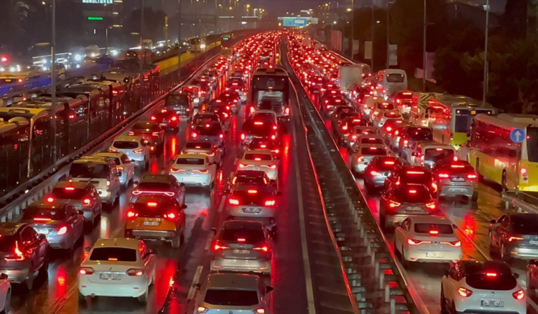 istanbulda-trafik-yogunlugu-yuzde-90a-cikti-seau