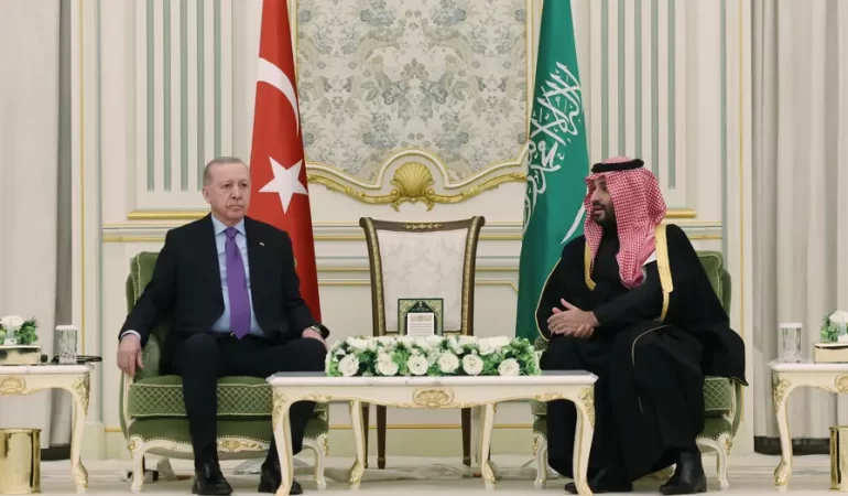 40448900-40448897-CUMHURBASKANI_ERDOGAN_SUUDI_ARABISTAN_VELIAHT_PRENSI_SELMAN_ILE_GORUSTU-255276