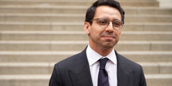 James Fishback kadın seçmenlere ulaşmak için Tinder’a katıldı