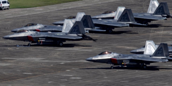 ABD’ye ait 12 adet F-22 savaş uçağı İsrail’e iniş yaptı
