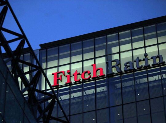 Fitch, Türkiye’nin kredi görünümünü durağana revize etti