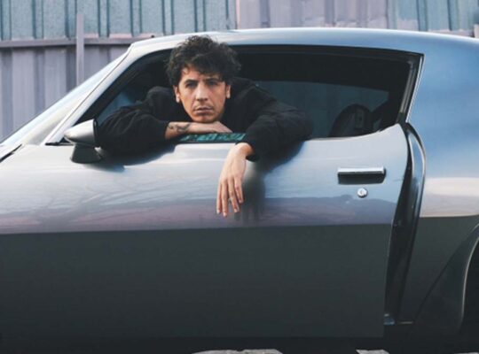 Ersay Üner uyuşturucu baskınında 2.5 milyonu bahçeye attı