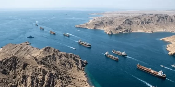 ABD’nin Hürmüz ablukası başladı: İki dev tanker rotasından döndü