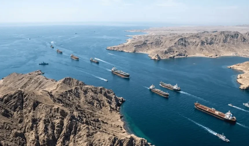 ABD'nin Hürmüz ablukası başladı: İki dev tanker rotasından döndü