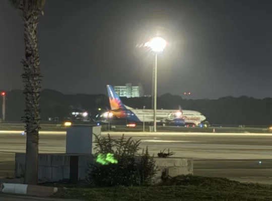 Antalya'da uçakta acil durum: Pilot rahatsızlanınca geri döndü