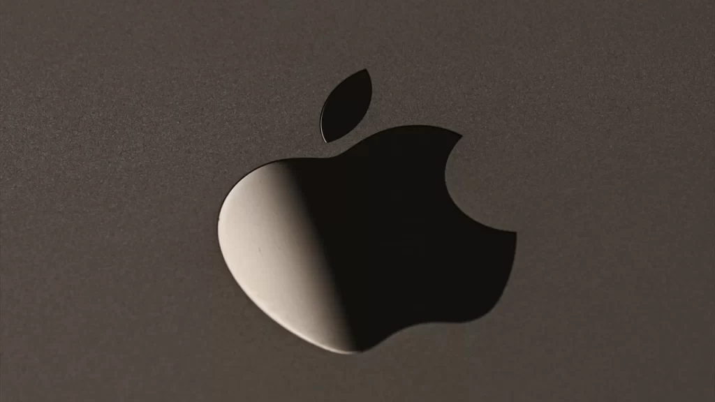 Apple'da yeni dönem: Tim Cook yerini John Ternus'a bırakıyor