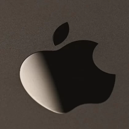 Apple'da yeni dönem: Tim Cook yerini John Ternus'a bırakıyor