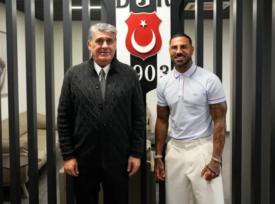 Beşiktaş'ta vefa buluşması: Quaresma'dan Adalı'ya ziyaret