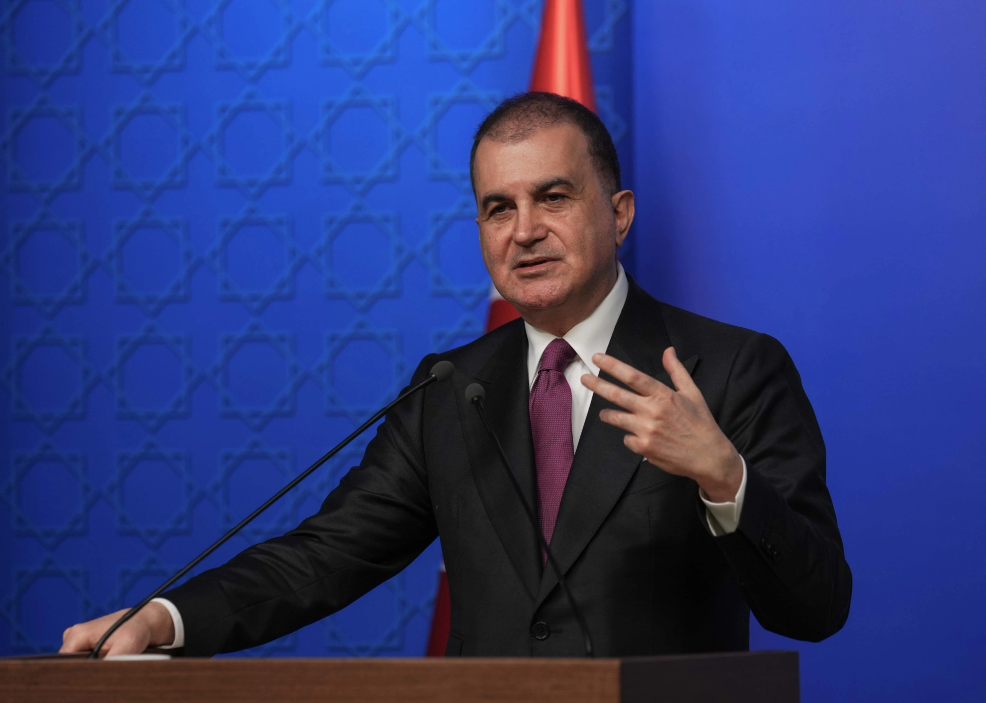 Çelik: Barış görüşmeleri ve ateşkes devam etmeli