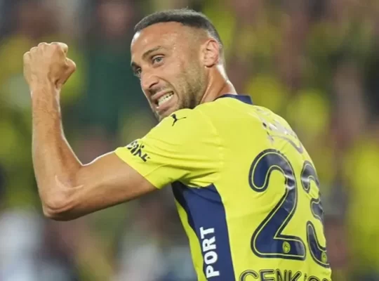 Cenk Tosun'dan taraftarın Fenerbahçe sorusuna yanıt