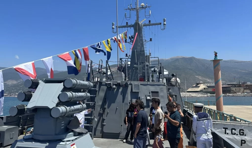 Deniz Kuvvetlerinden 23 Nisan'a özel 23 liman ziyareti