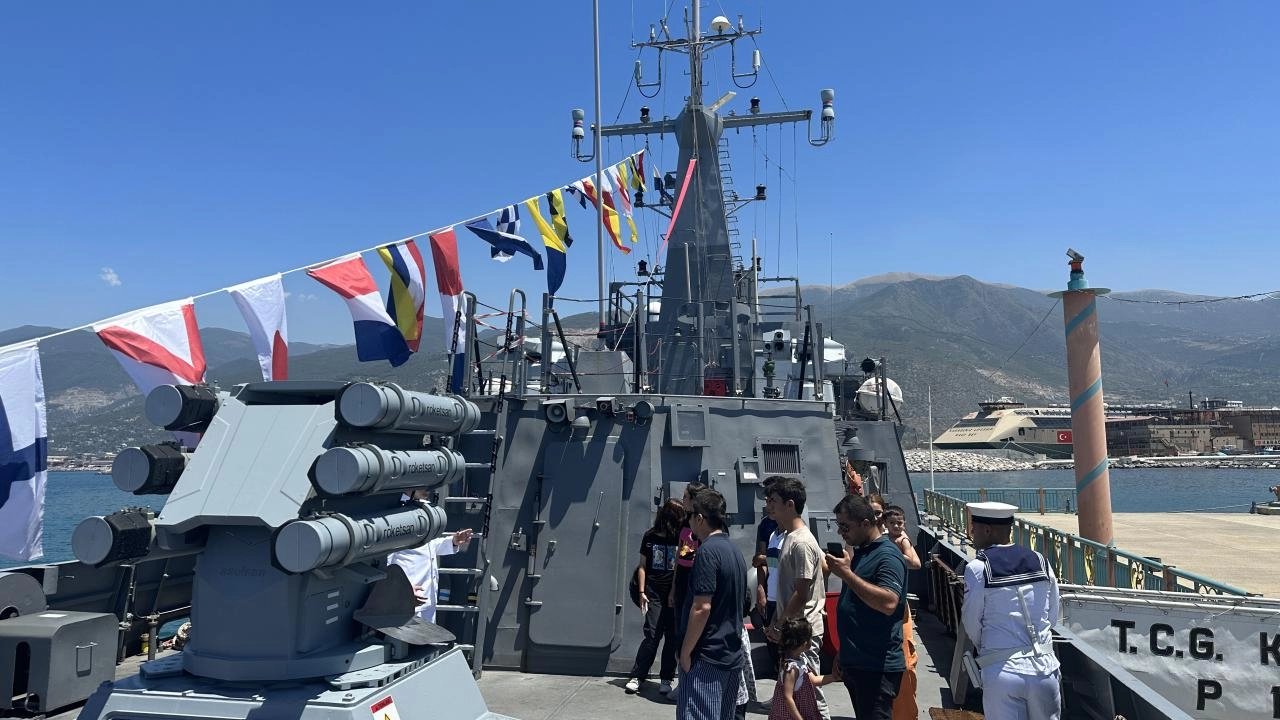 Deniz Kuvvetlerinden 23 Nisan'a özel 23 liman ziyareti