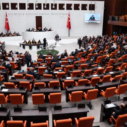 Doğum izni ve sosyal medya düzenlemesi Meclis'te