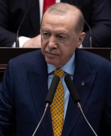 Erdoğan: Hiçbir güç Türkiye'ye parmak sallayamaz
