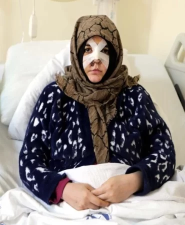 Eşine vurduğu kaldırım taşı silah sayıldı: Ağır cezada yargılanacak