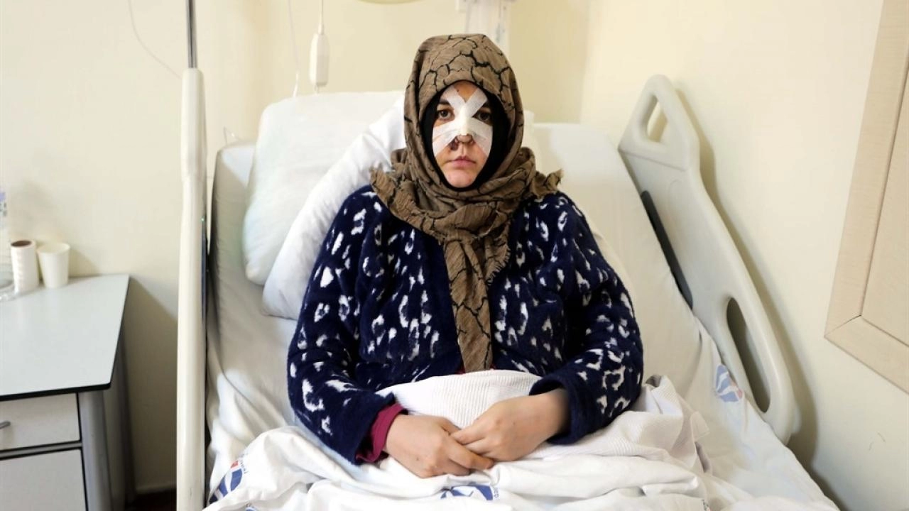 Eşine vurduğu kaldırım taşı silah sayıldı: Ağır cezada yargılanacak