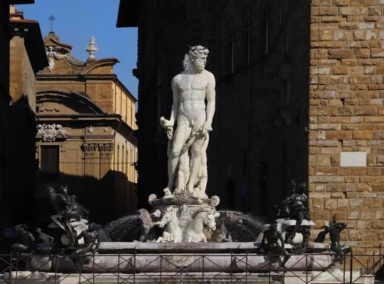 Floransa'da tarihi heykele bekarlığa veda saldırısı