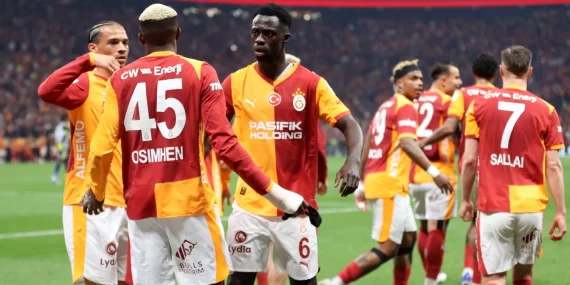 Galatasaray derbi zaferiyle şampiyonluk kapısını araladı