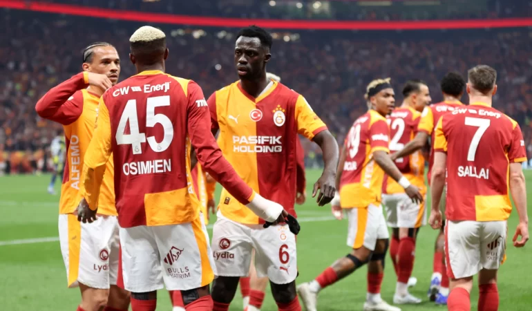 Galatasaray derbi zaferiyle şampiyonluk kapısını araladı