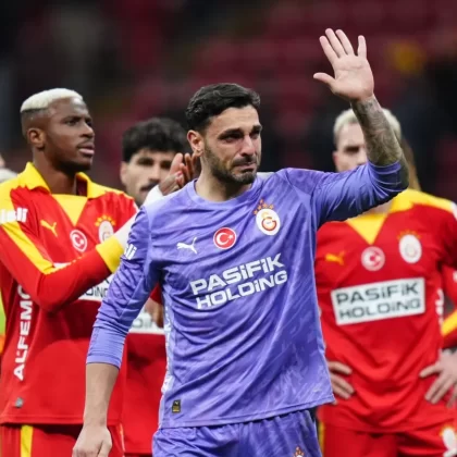Gözyaşları sonrası Osimhen'den destek: Hatalar futbolun bir parçasıdır