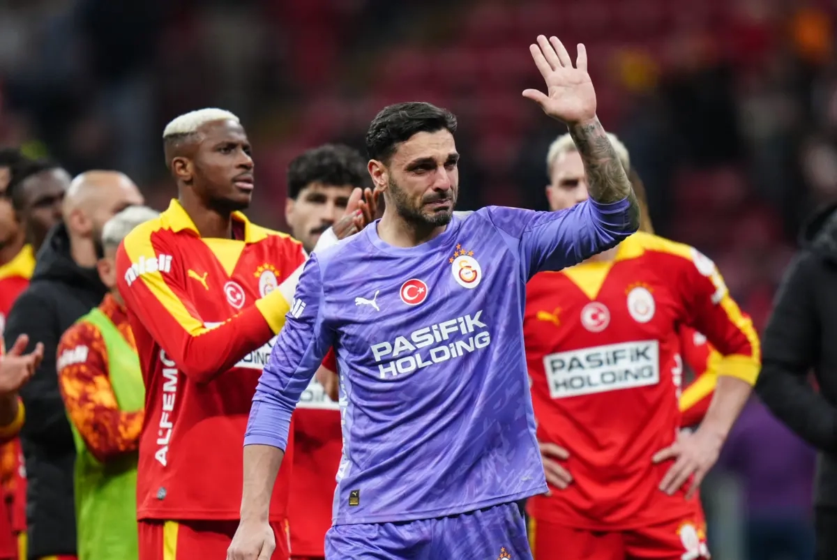 Gözyaşları sonrası Osimhen'den destek: Hatalar futbolun bir parçasıdır
