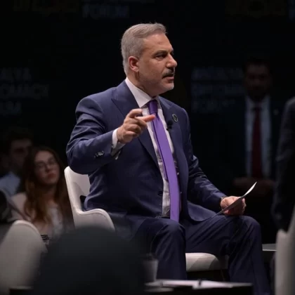 Hakan Fidan'dan gençlerin sorularına dikkat çeken yanıtlar