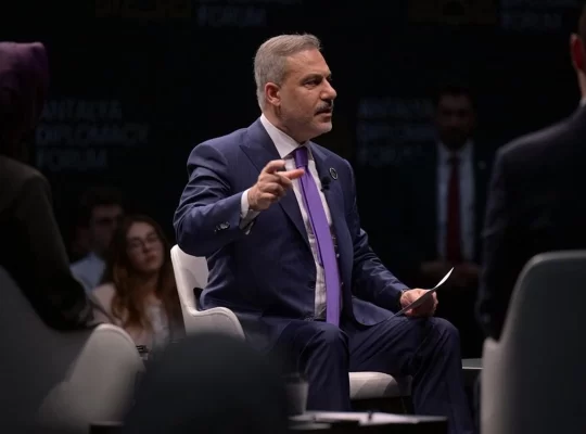 Hakan Fidan'dan gençlerin sorularına dikkat çeken yanıtlar