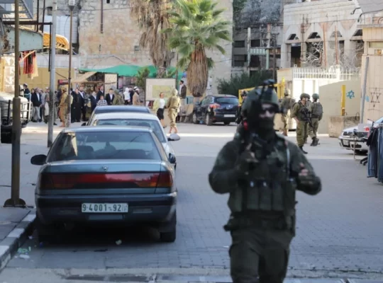 İsrail'den Batı Şeria'da kitlesel gözaltı operasyonu