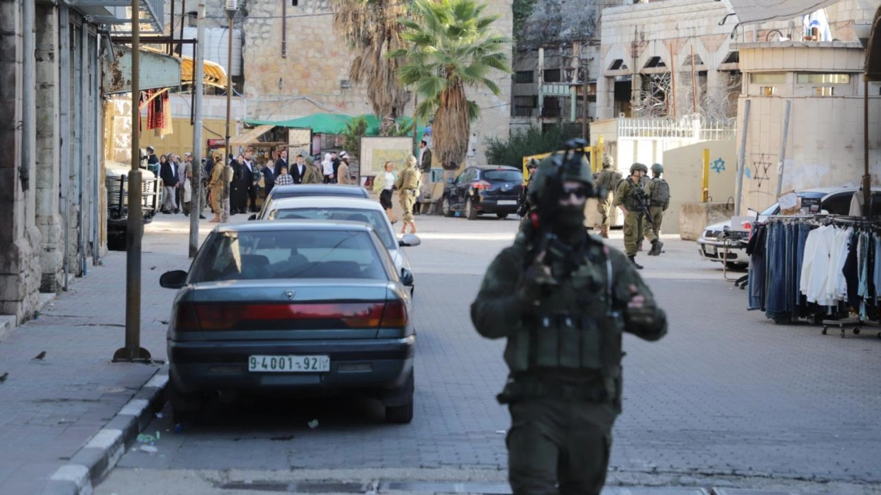 İsrail'den Batı Şeria'da kitlesel gözaltı operasyonu