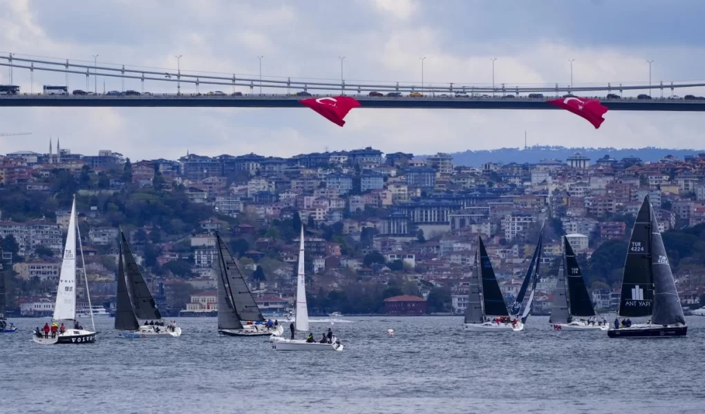 İstanbul Boğazı'nda yelkenler 23 Nisan için açıldı