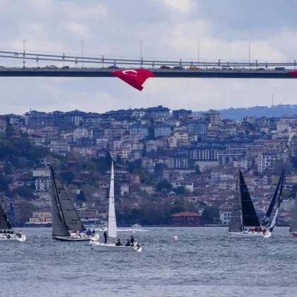 İstanbul Boğazı'nda yelkenler 23 Nisan için açıldı