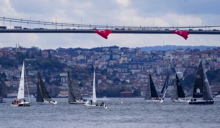İstanbul Boğazı'nda yelkenler 23 Nisan için açıldı