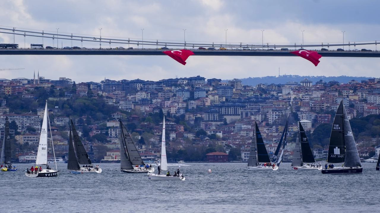 İstanbul Boğazı'nda yelkenler 23 Nisan için açıldı