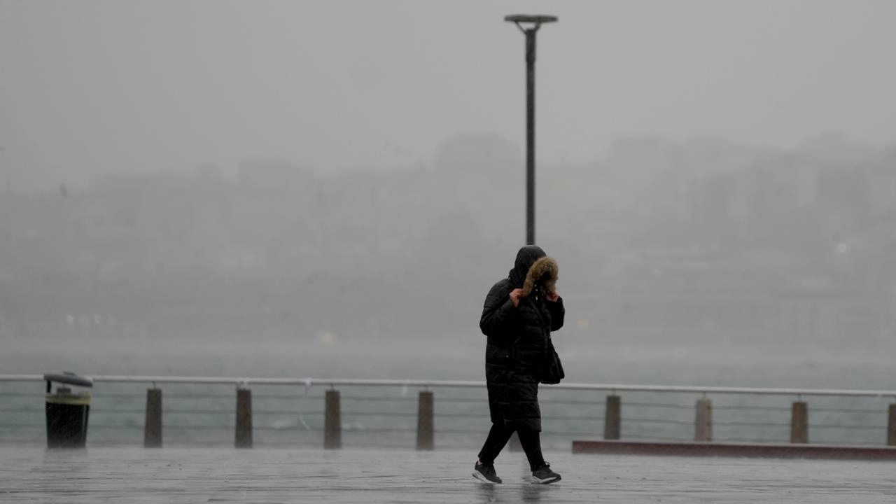 İstanbul'da kuvvetli sağanak ve sıcaklık uyarısı